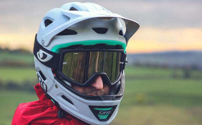 Capacete de enduro com viseira