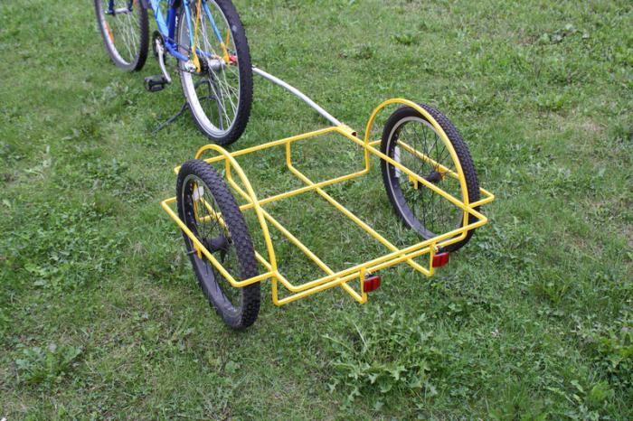 Trailer para uma bicicleta - divertido e conveniente! Como você faz uma cadeira de rodas para seus filhos em sua bicicleta?