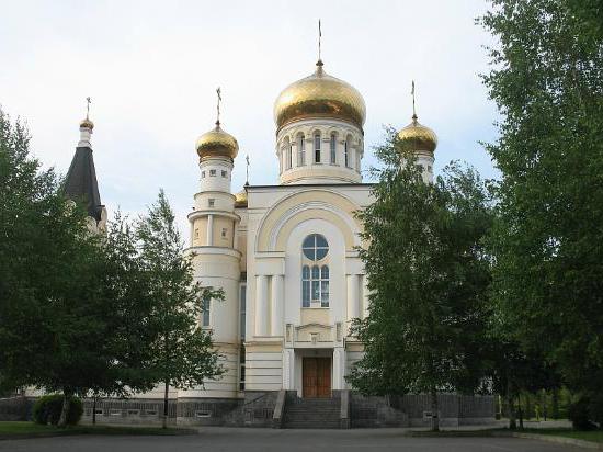 No território da Catedral de São Jorge há departamentos da diocese de Vladikavkaz e Alan 