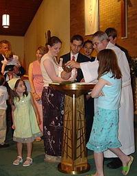 Como e quando as crianças são batizadas?