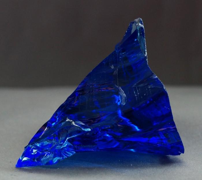 Mysterious Sapphire Stone: Propriedades e Influência