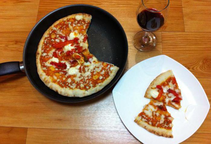 pizza por 15 minutos em uma receita de frigideira 