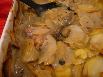 Como cozinhar batatas com cogumelos porcini no forno