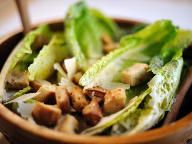 Salada Caesar com frango clássico