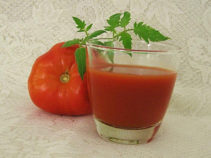 Como fazer suco de tomate para o inverno através de um juicer? Receita disponível para todos