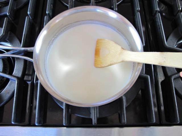 Como cozinhar uma manga no leite de forma simples, rápida e sem grumos