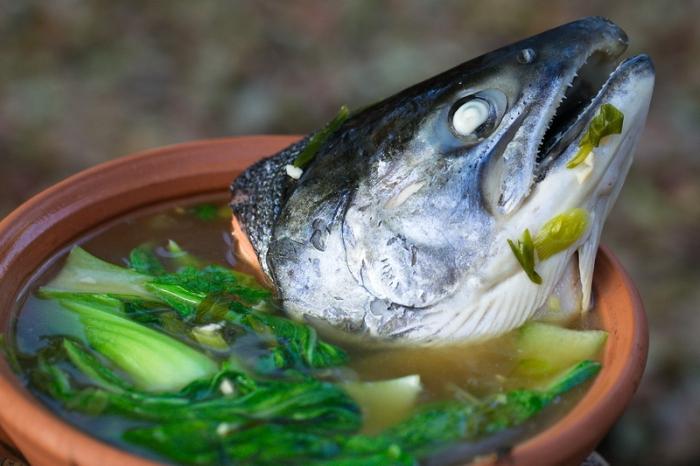 Como ferver uma orelha em casa para obter um prato rico e saboroso