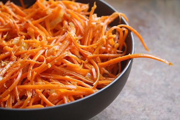 Cenouras coreanas em casa - um delicioso lanche com um sabor incomum