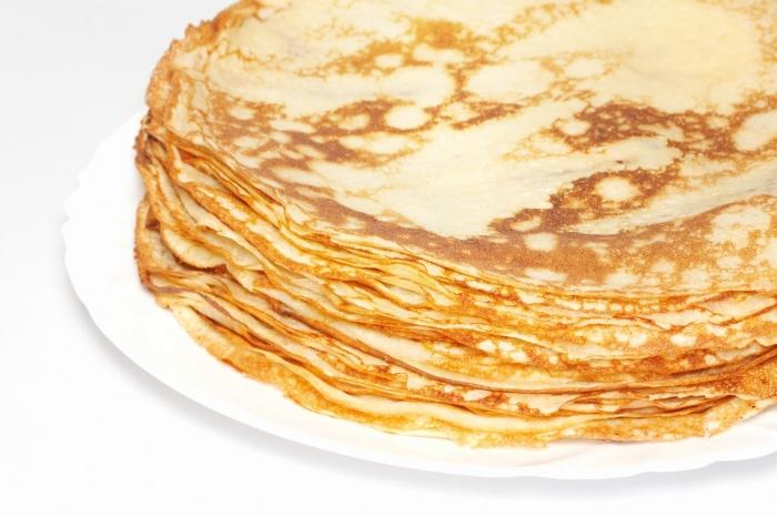 Panquecas deliciosas com leite. Receita de mães e avós