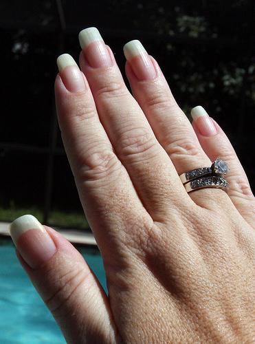 como crescer unhas saudáveis