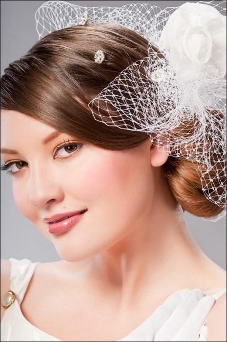 O cabelo com diadema é a melhor solução para qualquer noiva