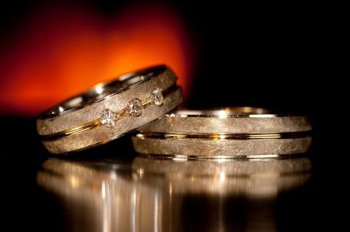 O que deve ser alianças de casamento: tradições e costumes