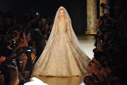 Obras-primas da verdadeira elegância parisiense de Elie Saab