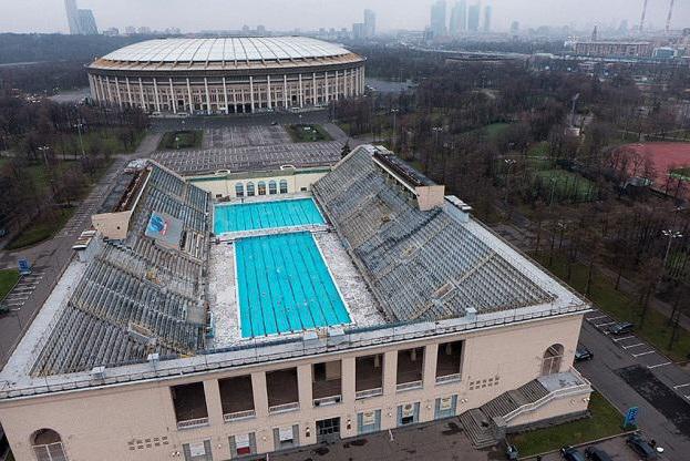 Piscinas ao ar livre em Moscou no inverno: benefícios da visita, revisão de lugares e endereços