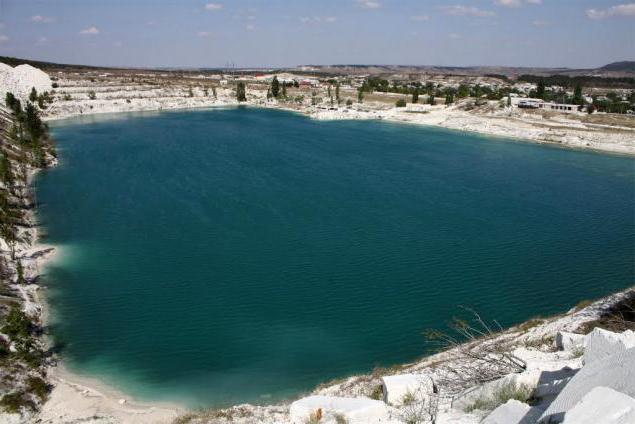 Lago de mármore da Crimeia