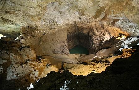 Maravilhosas maravilhas da natureza: caverna nova de Athos