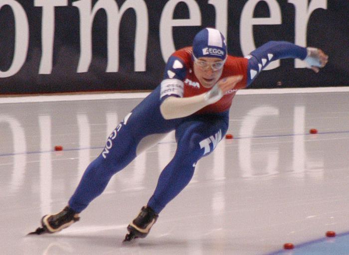 do que uma pista curta difere de uma patinação de velocidade