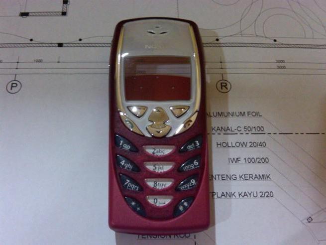 Nokia 8310 - uma lenda, disponível para todos